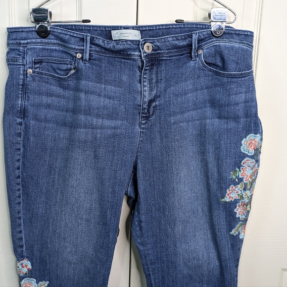 J. Jill Cropped Jeans 18 Embroidered Floral Boho Cottagecore Casual Denim - Picture 3 of 11